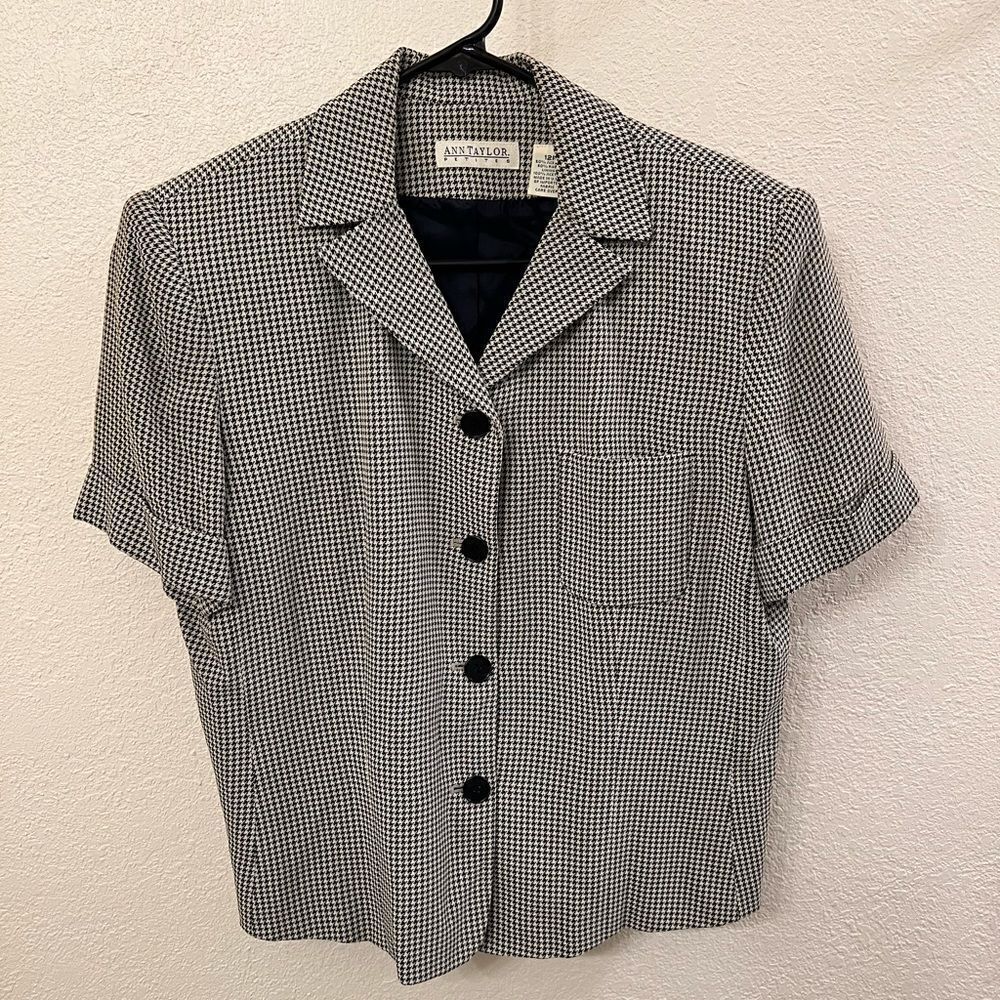Ann Taylor Petites Short Sleeve Blazer (Size 12P)